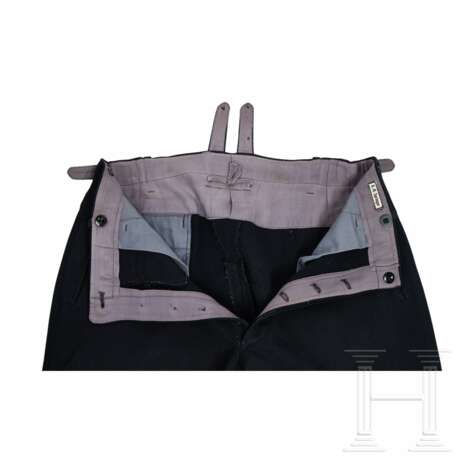 A Service Uniform for Officers - Foto 4