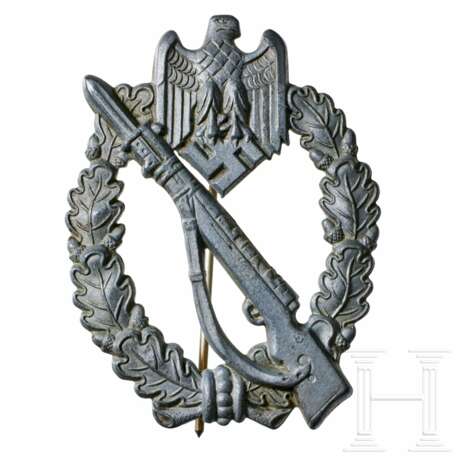 An Infantry Assault Badge in Silver - photo 1