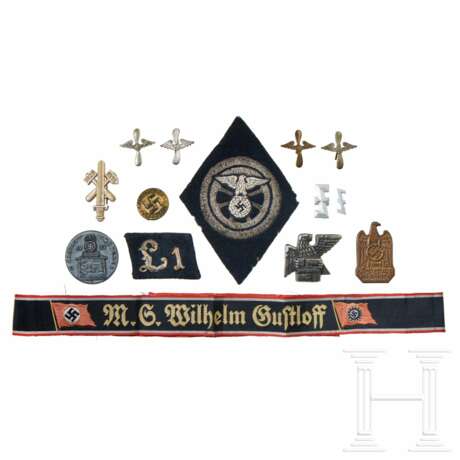 A Small Collection of Badges and Insignia - Foto 1