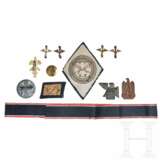 A Small Collection of Badges and Insignia - Foto 2