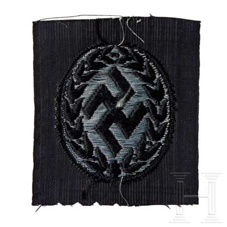 A Cap Insignia for Schutzmannschaft (Schuma) Officer - photo 2