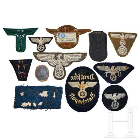 A Large Collection of Eagle Insignia - Foto 2