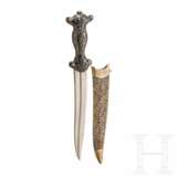 Dolch mit schwerem Griff aus schwarzer Jade, Nordindien, 20. Jhdt. - photo 1