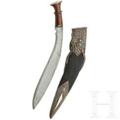 Schwerer Kukri mit reich verzierter Scheide, Nepal, um 1900