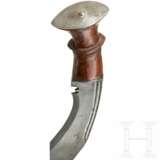 Schwerer Kukri mit reich verzierter Scheide, Nepal, um 1900 - photo 3