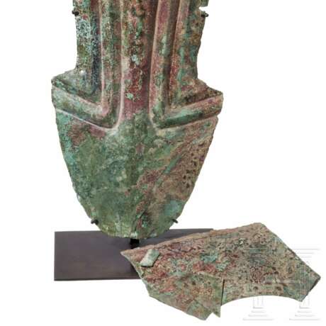 Seltene Rossstirn (Chamfron) aus Bronze, China, 11. - 8. Jhdt. v. Chr. - фото 6