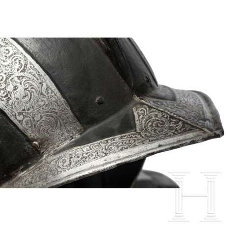 Schwarzweißer Halbharnisch mit geätzten Rändern, süddeutsch, um 1560 - photo 9