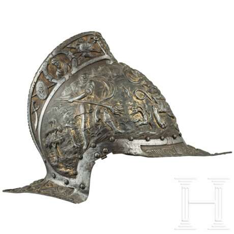Getriebene und vergoldete Parade-Sturmhaube im Stil der Renaissance, Mailand, um 1860 - photo 2