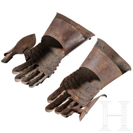 Ein Paar Panzerhandschuhe im Stil um 1600, Historismus, um 1900 - Foto 2