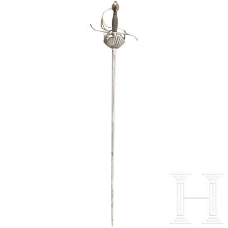 Spangenrapier mit muschelförmigen Stichblättern, Italien, um 1620 - фото 1