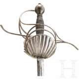 Spangenrapier mit muschelförmigen Stichblättern, Italien, um 1620 - фото 6