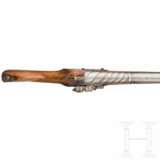 Überschweres Steinschlossgewehr mit einem Lauf des 16. Jhdts., süddeutsch/Österreich, datiert 1769 - photo 3