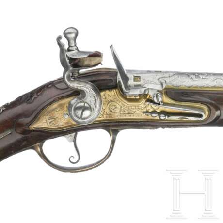 Lange und silbermontierte Steinschlosspistole, Lüttich, um 1730 - photo 5