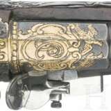 Ein Paar silbermontierte Steinschloss-Reisepistolen, Frankreich, um 1760 - photo 15