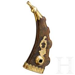 Steinbock-Pulverflasche mit Radschlossschlüssel, süddeutsch, 18. Jhdt.