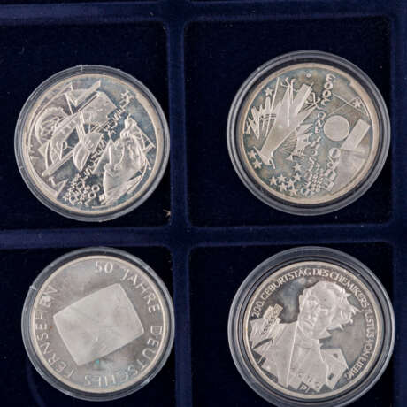 BRD EURO - Alukoffer mit ca. 200 x 10 Euro, ab 2002, - photo 4