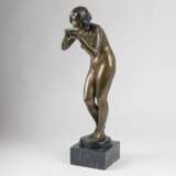 Victor Heinrich Seifert ''Große Bronze-Figur 'Trinkende''' - photo 1