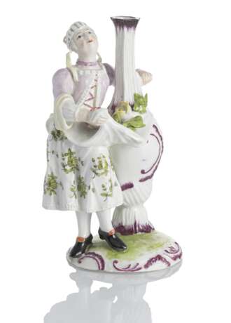 Figur einer Bulgarin mit Vase - photo 1