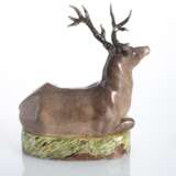Deckelterrine in Form eines ruhenden Hirsches - photo 2