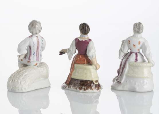 Drei Figuren aus einer Folge der vier Jahreszeiten in Paaren - photo 3
