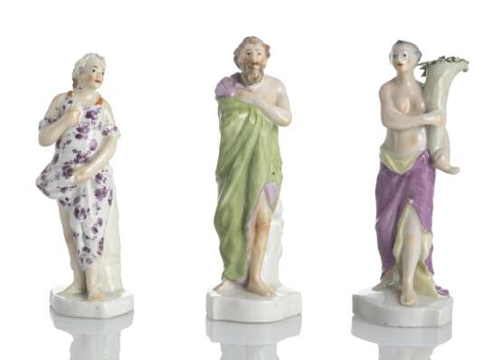 Drei Jahreszeitenfiguren - Sommer, Herbst und Winter - photo 1