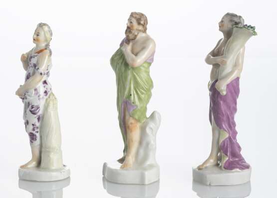 Drei Jahreszeitenfiguren - Sommer, Herbst und Winter - photo 2