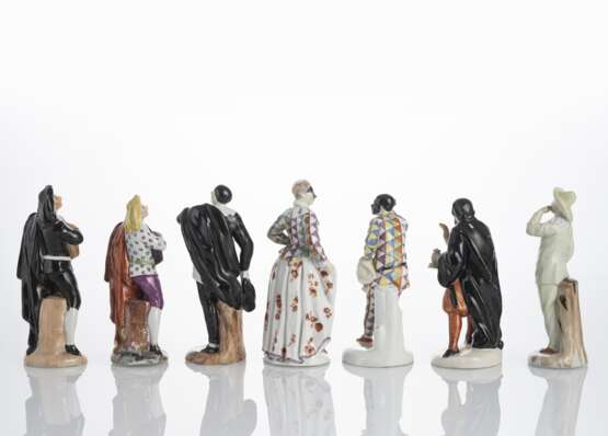 Sieben Figuren aus einer Folge der Commedia dell’Arte - Foto 3