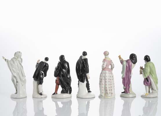 Sieben Figuren aus einer Folge der Commedia dell’Arte - photo 3