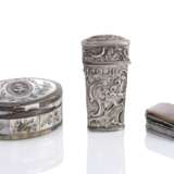Zwei Tabatieren und Necessaire - photo 1