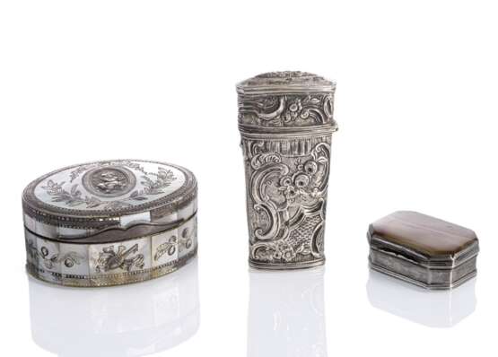 Zwei Tabatieren und Necessaire - photo 1