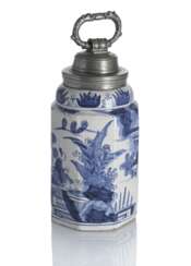 Sechskantige Vorratsflasche mit Chinoiseriedekor