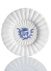 Fächerplatte mit Wappen