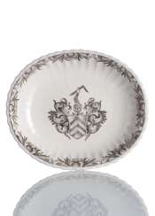 Ovale Schale mit Wappen