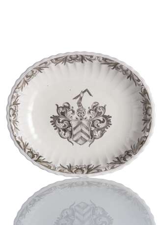 Ovale Schale mit Wappen - photo 1