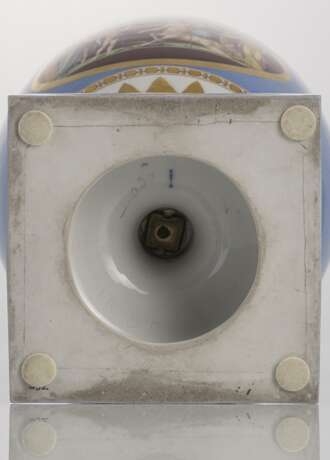 Klassizistische Deckelvase aus dem Berliner Stadtschloss - фото 6