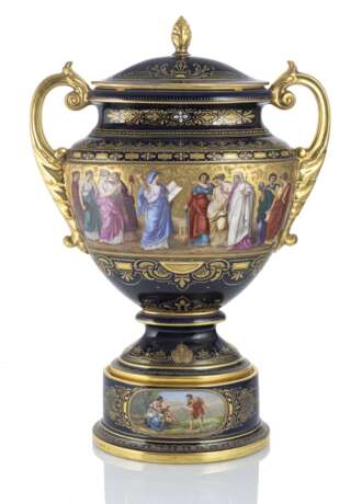 Prunkvase mit Darstellung der Wissenschaften sowie Pythia und Apollo - photo 2