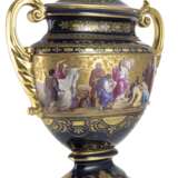 Prunkvase mit Darstellung der Wissenschaften sowie Pythia und Apollo - photo 3