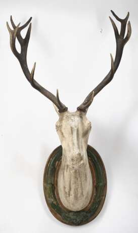 Lebensgroßer Hirschkopf aus Holz mit Geweihstangen - photo 4