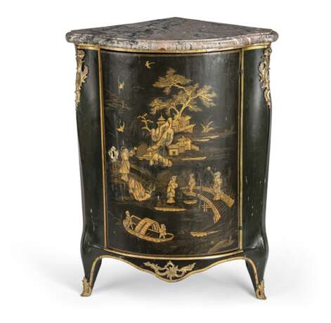 Louis XV Encoignure mit Schwarzlackdekor - Foto 1