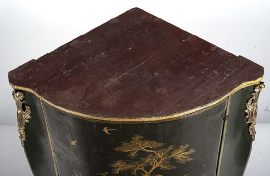 Louis XV Encoignure mit Schwarzlackdekor - Foto 7