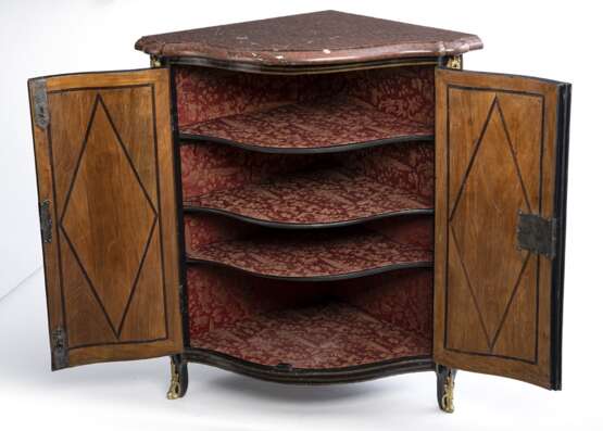 Louis XV Encoignure mit Schwarzlackdekor - photo 2