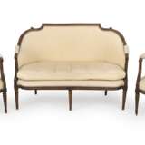 Ein Paar Louis XVI- Fauteuils und Sitzbank - photo 1