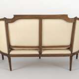 Ein Paar Louis XVI- Fauteuils und Sitzbank - photo 2