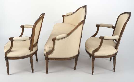 Ein Paar Louis XVI- Fauteuils und Sitzbank - photo 3