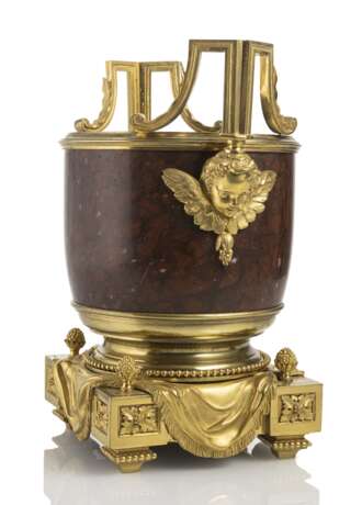 Punkvoller Marmor Cachepot mit Bronzemonierung - photo 2