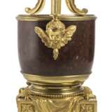 Punkvoller Marmor Cachepot mit Bronzemonierung - photo 3