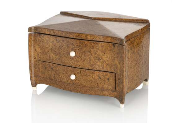 Art-Déco-Schmuck-Schatulle in Kommodenform - photo 1