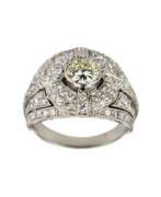 Platinum. Cocktail ring in platinum with diamonds, Art Deco style. 20th century. 