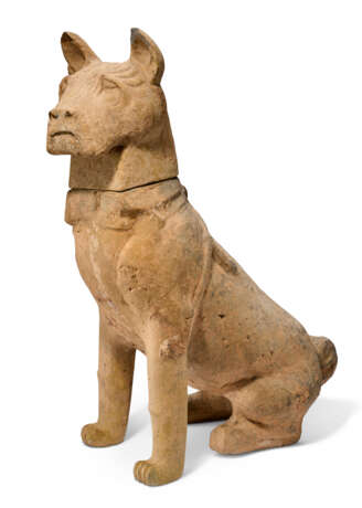 A LARGE CHINESE POTTERY FIGURE OF A SEATED DOG - Foto 1