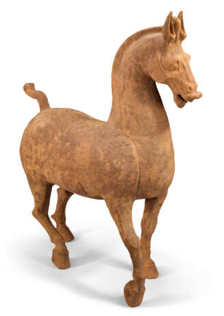 A LARGE CHINESE PAINTED POTTERY FIGURE OF A PRANCING HORSE - Foto 2